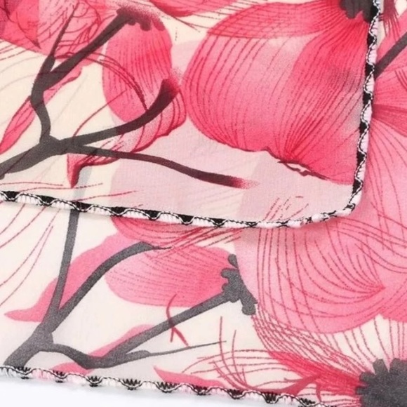 Face mask and scarf - Picture 5 of 6